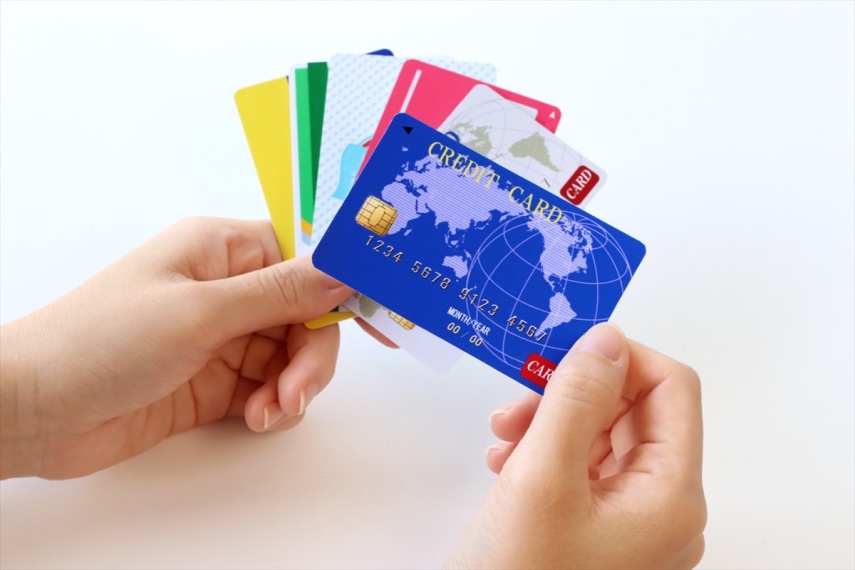 クレジットカードを作るならどれがおすすめ？年会費、お得な特典や補償についても解説