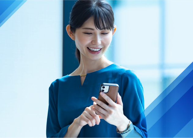 スマホでキャッシングをするイメージ写真