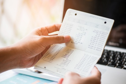 振替とは?振込の違いは?