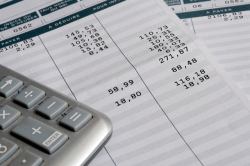 給与明細の見方を解説 引かれる保険や税金 発行方法も紹介 クレジットカードのことならcredictionary