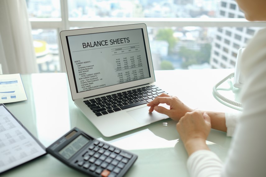 財務に関する書類の作成は「経費精算サービス」や「会計ソフト」があると便利