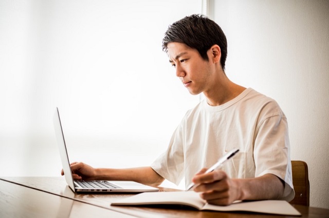 サラリーマンが取り組める副業を紹介!始める前に知っておきたい税金の注意点も解説