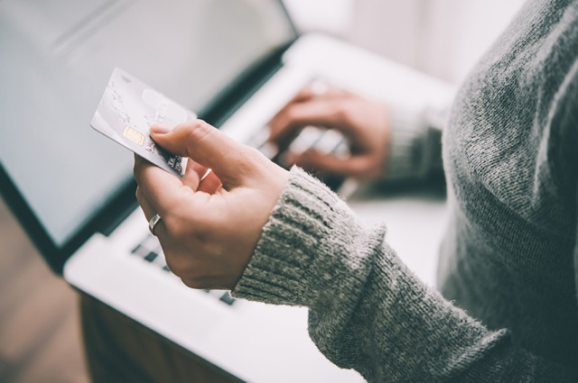 クレジットカード名義変更の手続き方法