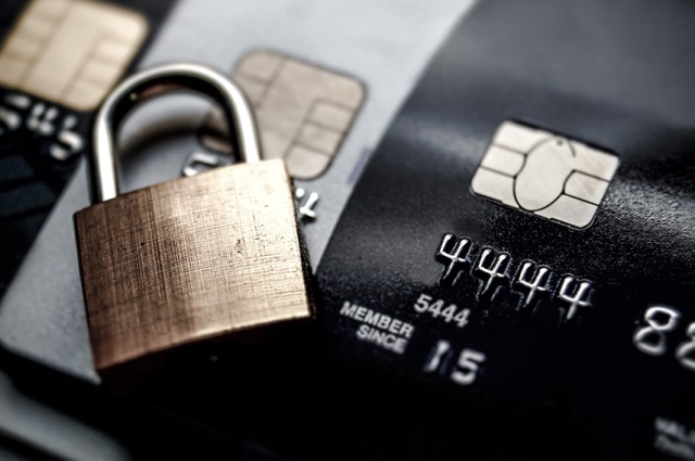 ICチップ付きのクレジットカードは安全性が高い！ICチップ付きへの切り替えも可能