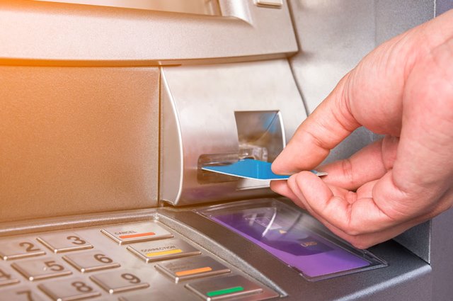 クレジットカードに入金して利用限度額を増やすことはできる?