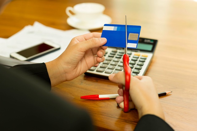今のクレジットカードをまとめる、解約するときの注意点