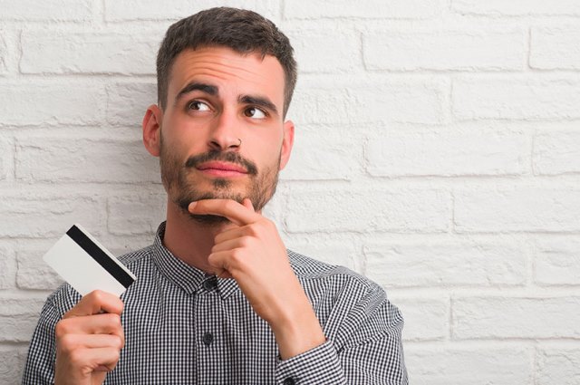 クレジットカードの一括払いは、分割払いやリボ払いとどう違う?