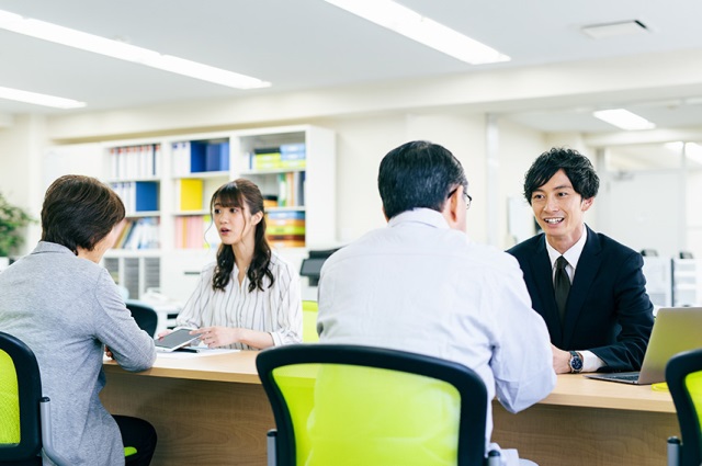 公務員におすすめのクレジットカードは?プラチナカードの作りやすさや審査基準も解説