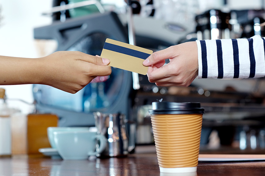 スターバックスは全店舗でクレジットカードによる支払いが可能