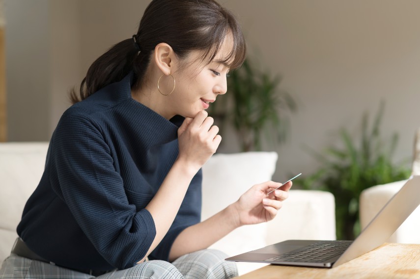 クレジットカードの年会費とは?無料と有料との違い、カードの選び方とよくある質問を紹介