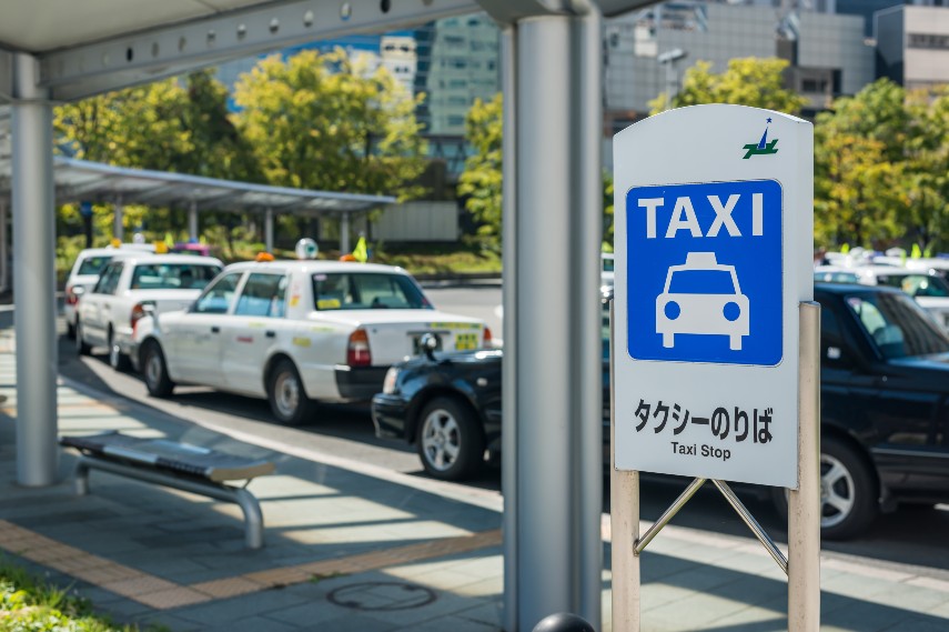 タクシー料金はクレジットカードでも支払える!利用時に知っておくべきポイントを解説
