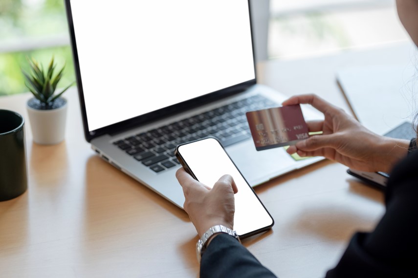 クレジットカードの利用状況をリアルタイムで知る方法は?WEB明細や通知サービスを紹介