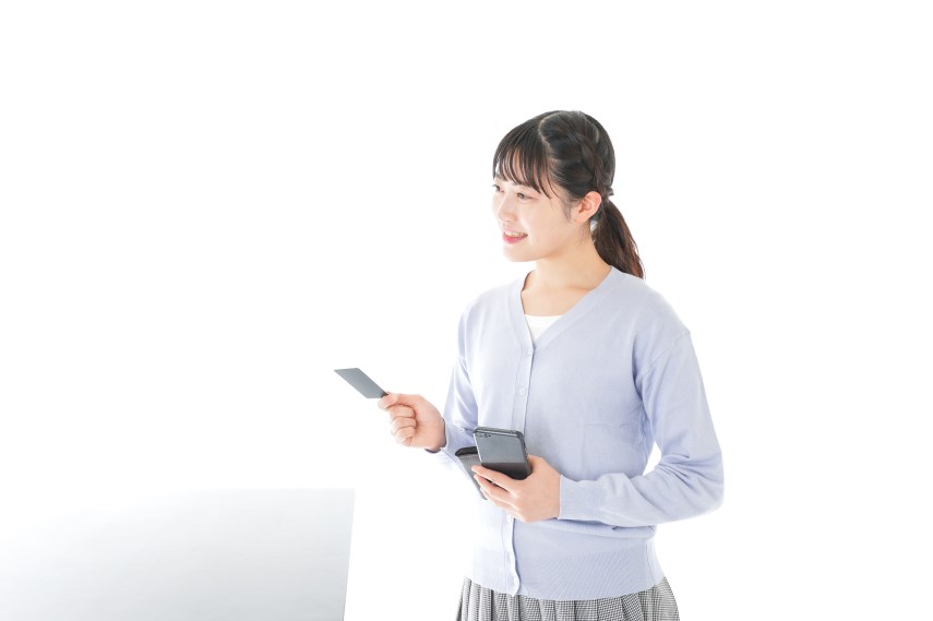 デビットカードに手数料がかかることはある?利用前に正しい知識を理解しよう