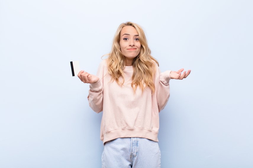 クレジットカードを拾ったらどうする?正しい対処法、誤った対応を解説