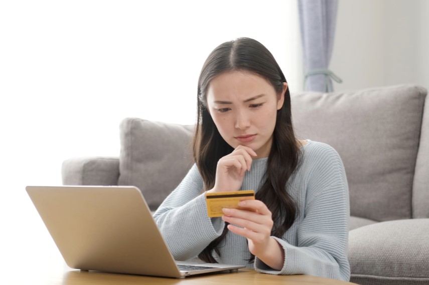 クレジットカードの有効期限の入力方法は?「MM/YY」の意味や注意点をご紹介