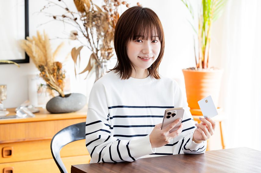 クレジットカードと現金はどっちが得？おすすめの支払方法やカードの選び方を解説