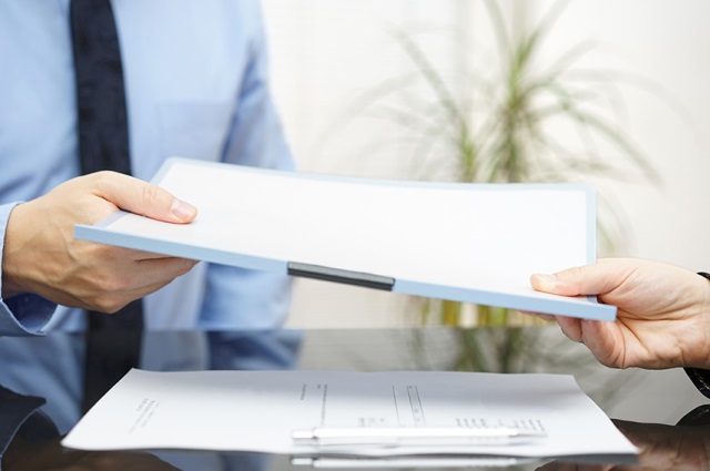 年末調整の際に会社にふるさと納税の証明を提出する必要がある?