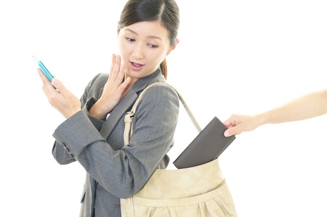 セゾンカードの紛失・盗難にあったらどうする?利用停止や再発行の手続きについて解説