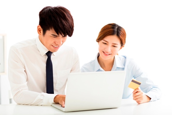 名前や住所、口座が変わったらどうする!?クレジットカードの登録情報を変更する方法とは!?