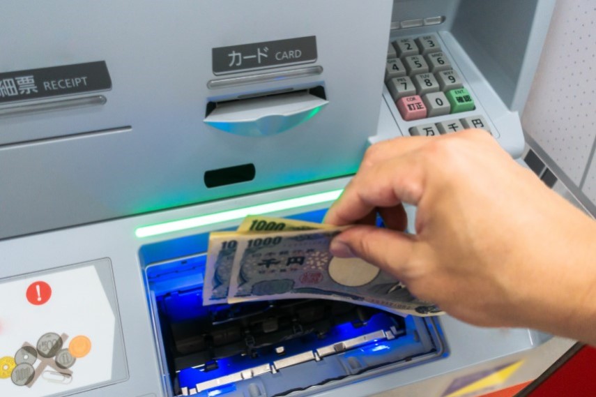 クレジットカードとカードローンはどう違う?キャッシングによる借り入れも併せて解説