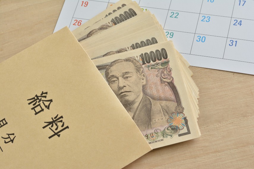 初任給はいつ支払われるのか?基本ルールやタイミング、額面と手取りの違いを徹底解説