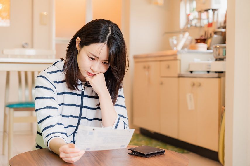 一人暮らしでかかる電気代の平均は?季節・地方別の金額や高いときの原因を解説