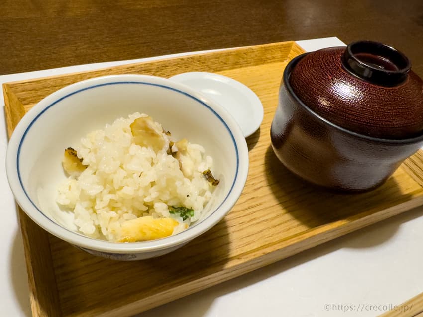 一緒に漬物を味噌汁も提供