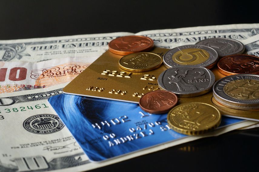 現金とクレジットカード払いのどちらがお得？