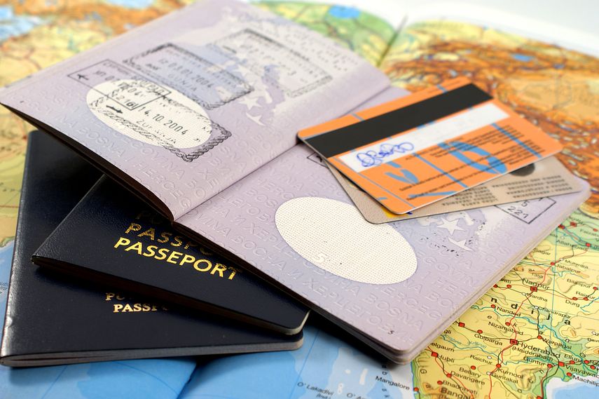 海外旅行でクレジットカードを使うメリット・注意点は？現金とどちらがお得かも解説